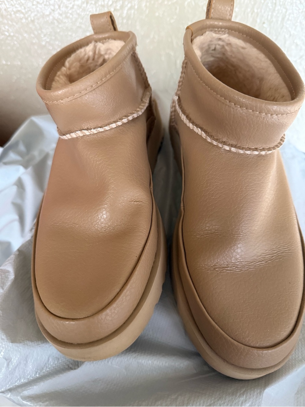 Women’s Tan Chelsea Boots with Shearling Lining